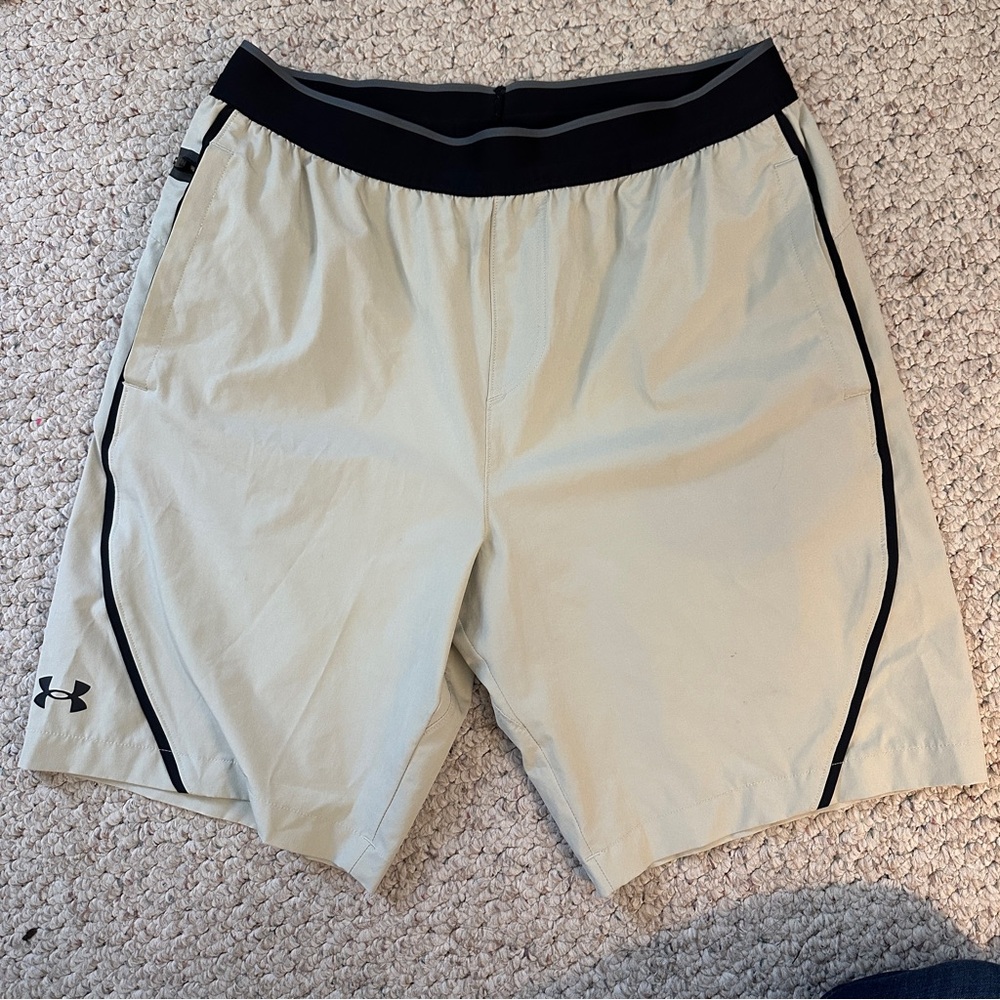Men's Under Armour athletic shorts size Large